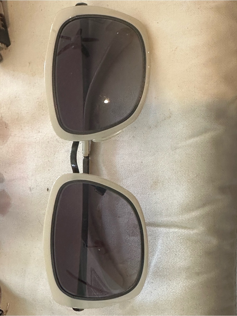CHANEL black sunglasses arm with logo